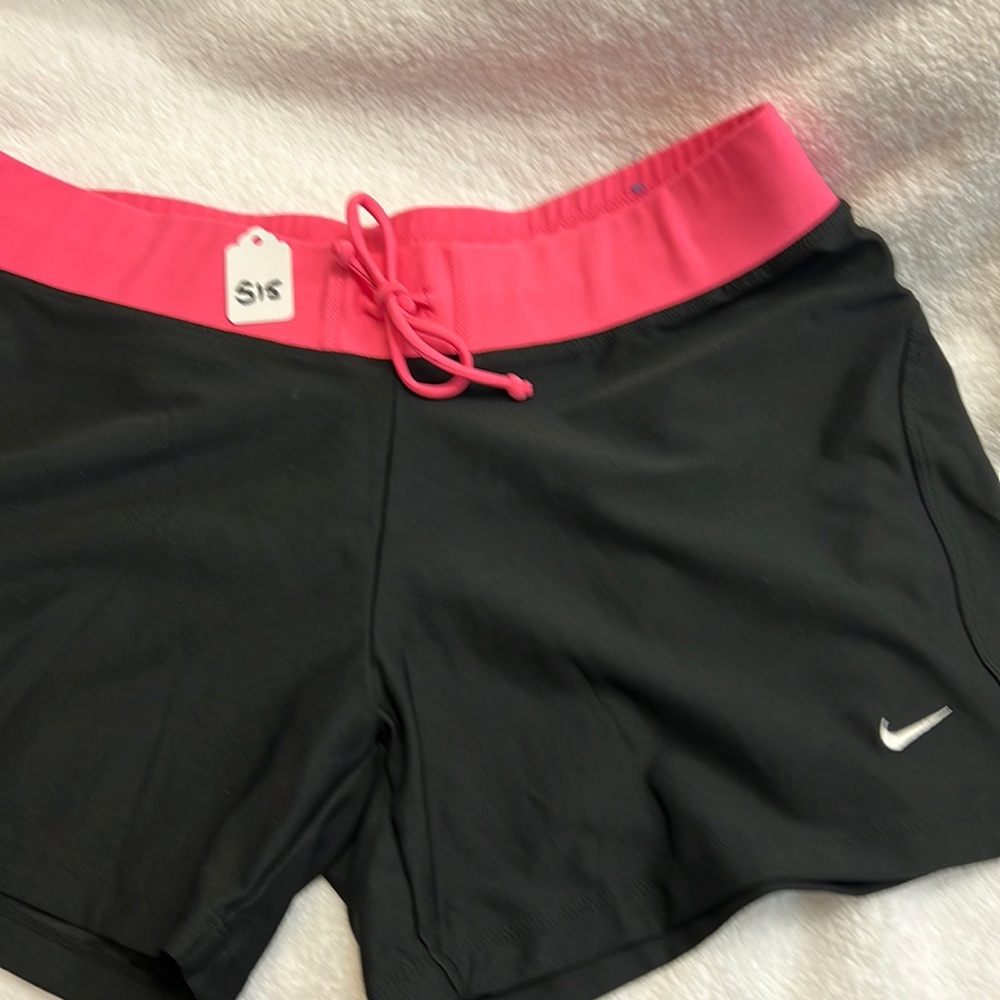 NWOT NIKE WORKOUT SHORTS SIZE L